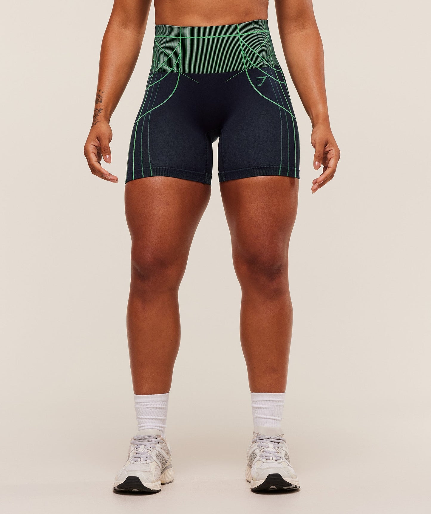 Apex Seamless Shorts - US 8557